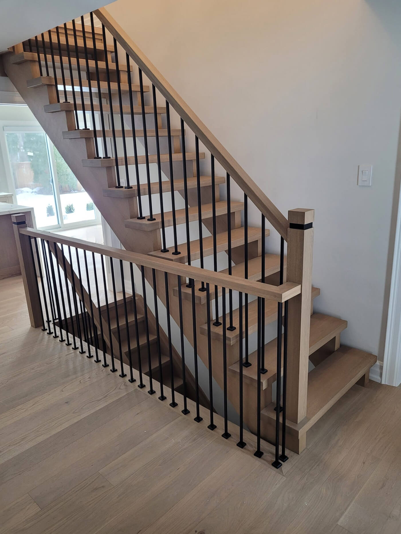 Open riser stairs with sawtooth stringer image